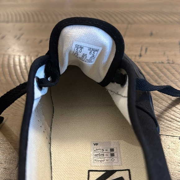 All black Vans 5Mens 6.5Women - Picture 4 of 4